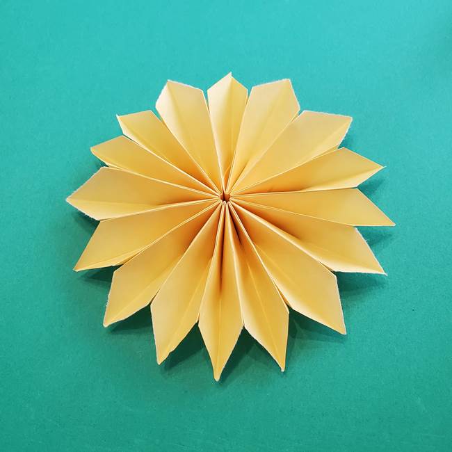 折り紙のダリア 16枚で立体的な折り方③完成(12)