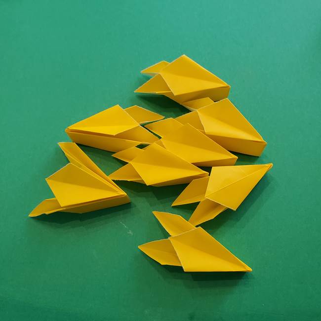折り紙のダリア 16枚で立体的な折り方③完成(18)