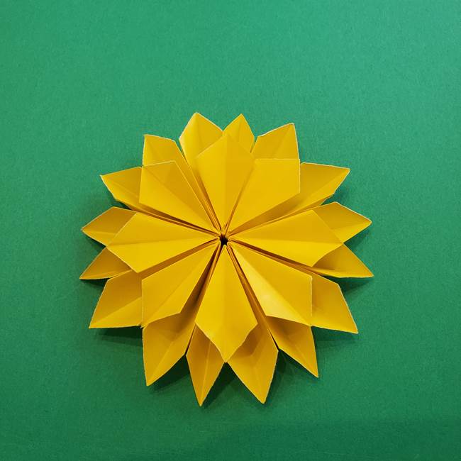 折り紙のダリア 16枚で立体的な折り方③完成(23)