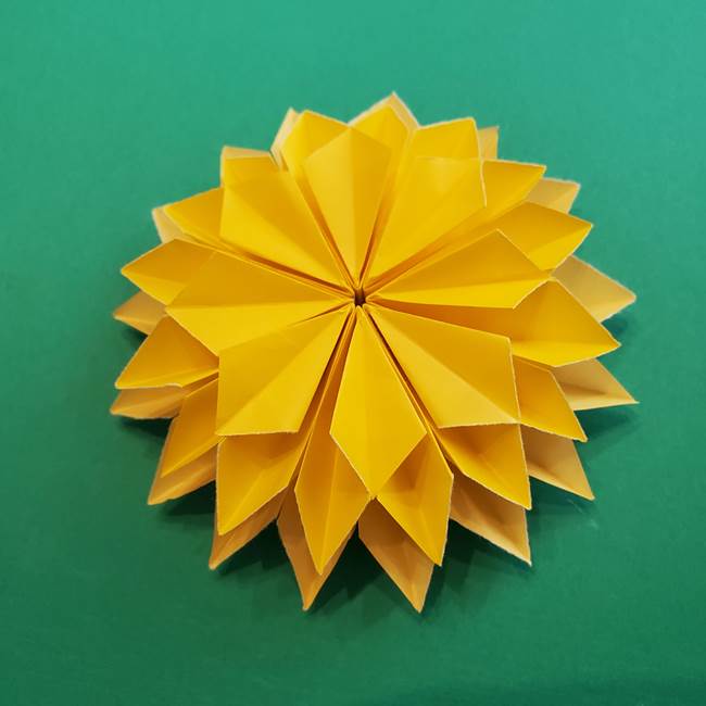 折り紙のダリア 16枚で立体的な折り方③完成(27)