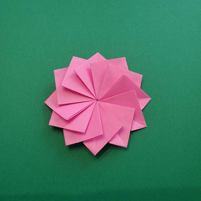 折り紙の花ダリア(12枚)の折り方作り方②折る(17)