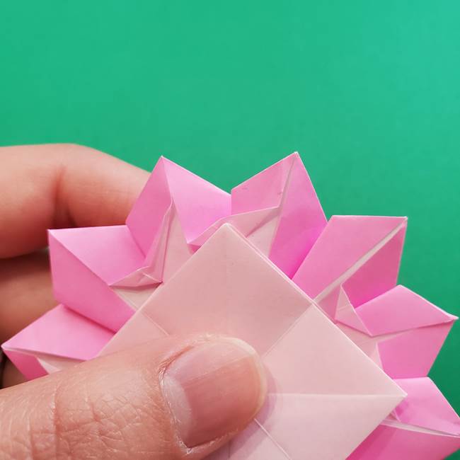 折り紙の花ダリア(12枚)の折り方作り方②折る(19)