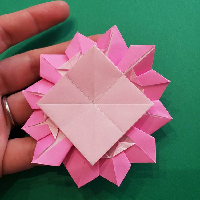 折り紙の花ダリア(12枚)の折り方作り方②折る(21)
