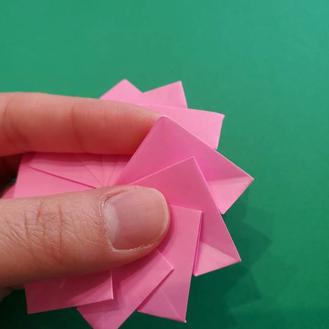折り紙の花ダリア(12枚)の折り方作り方②折る(23)