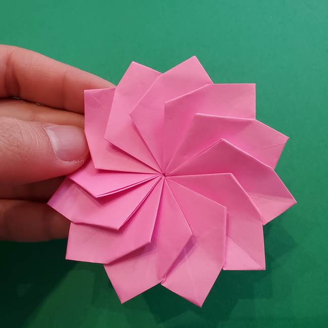 折り紙の花ダリア(12枚)の折り方作り方②折る(25)