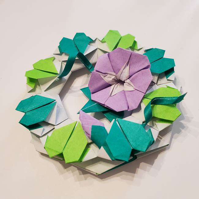 朝顔の折り紙 リースの作り方折り方③完成(2)