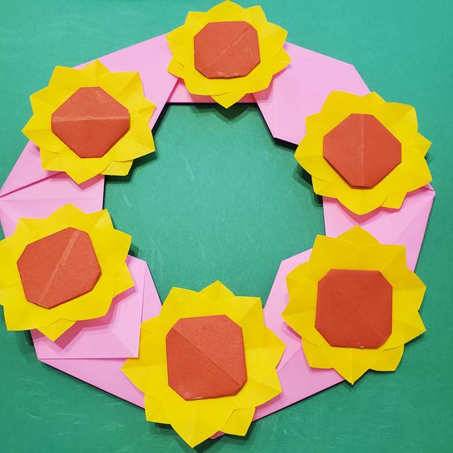 折り紙 ひまわりのリースの簡単な作り方折り方 高齢者や幼児の制作にも 子供と楽しむ折り紙 工作