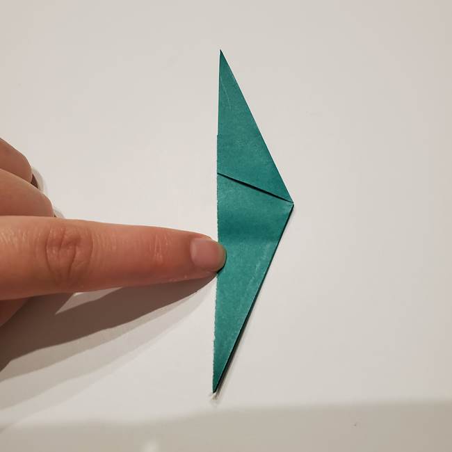 桔梗の葉っぱの折り紙 簡単な折り方作り方 ガクや茎もつけて立体感up 子供と楽しむ折り紙 工作