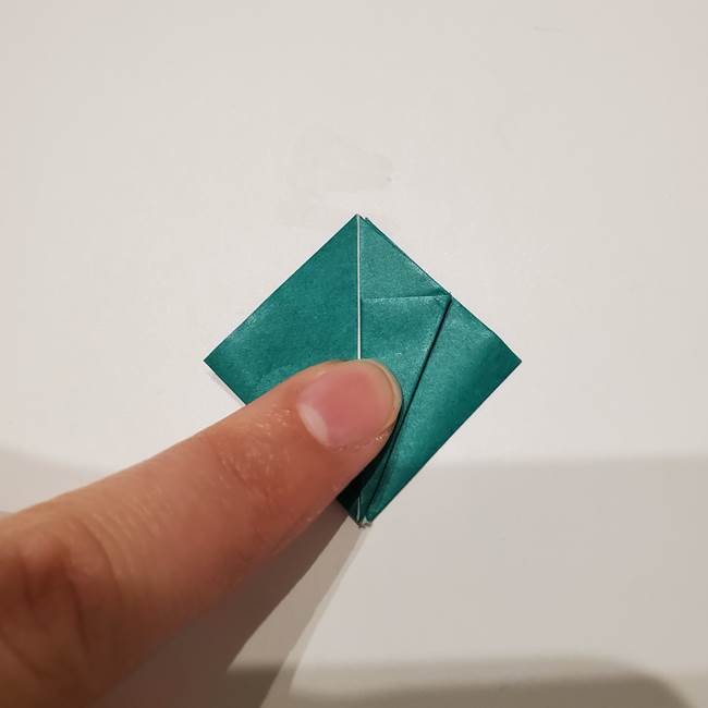 桔梗の葉っぱの折り紙 簡単な折り方作り方 ガクや茎もつけて立体感up 子供と楽しむ折り紙 工作