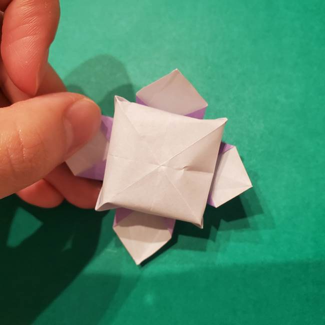 6 月の折り紙 あじさいを立体に折る折り方作り方(33)