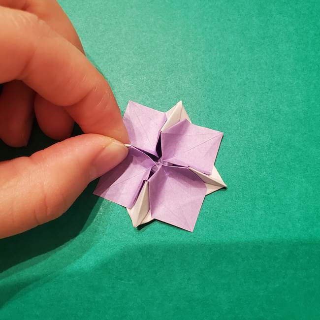 6 月の折り紙 あじさいを立体に折る折り方作り方(38)