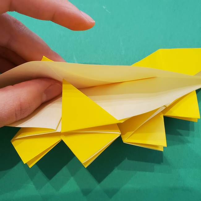 ひまわりの折り紙(8枚の花びら)の折り方作り方③組み合わせ(7)