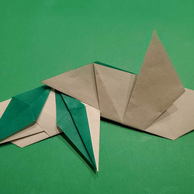 折り紙 笹の葉リースの作り方③組み合わせて完成(13)