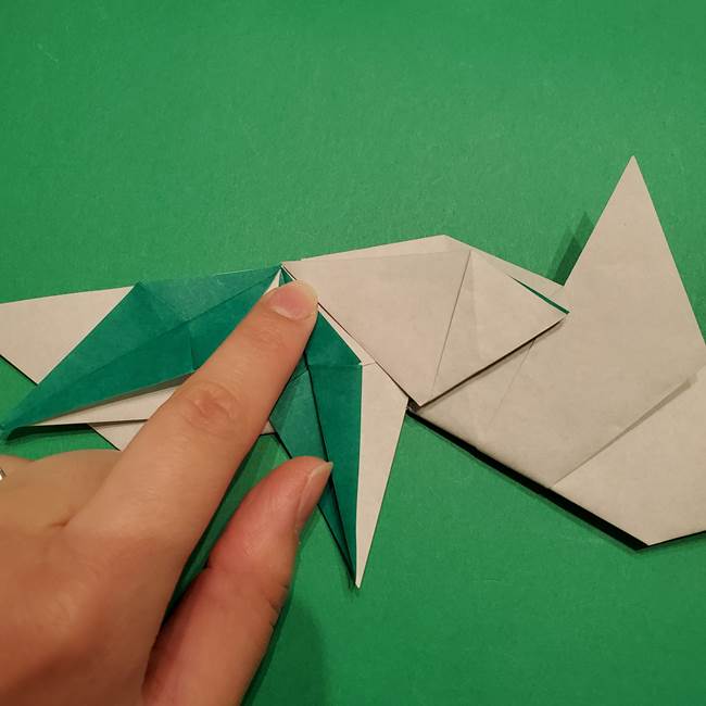 折り紙 笹の葉リースの作り方③組み合わせて完成(15)