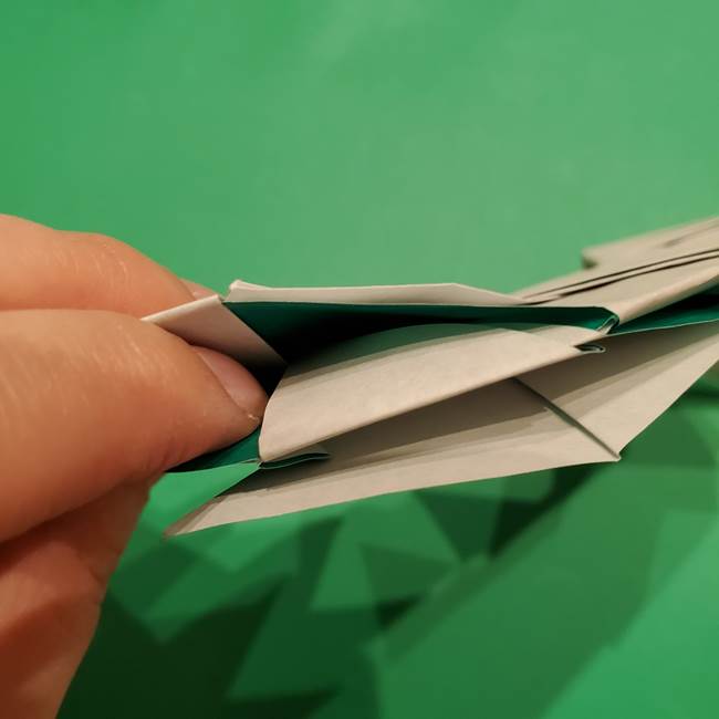 折り紙 笹の葉リースの作り方③組み合わせて完成(26)