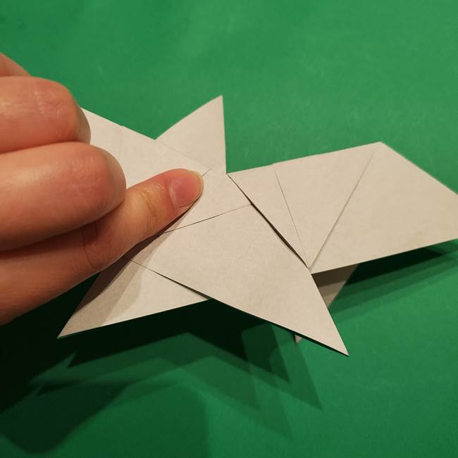 折り紙 笹の葉リースの作り方③組み合わせて完成(6)