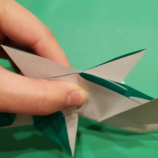 折り紙 笹の葉リースの作り方③組み合わせて完成(7)