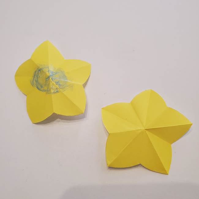 折り紙のひまわり メダルとコースターの折り方作り方①花びら(10)
