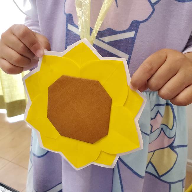 折り紙のひまわり メダルとコースターの折り方作り方④メダル(6)