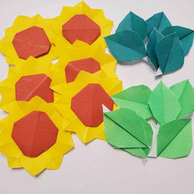 折り紙のひまわりリース①土台の作り方②ひまわりパーツの作り方(2)