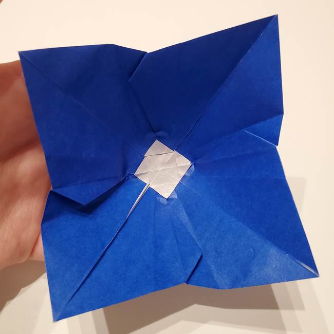 桔梗の花を折り紙一枚で立体的につくる折り方(34)