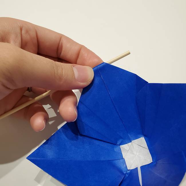 桔梗の花を折り紙一枚で立体的につくる折り方(35)