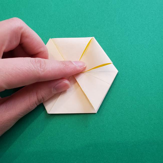 水仙の折り紙 平面の折り方作り方②花(33)