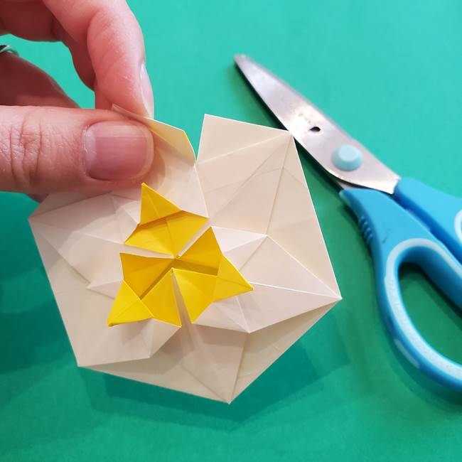 水仙の折り紙 平面の折り方作り方②花(52)
