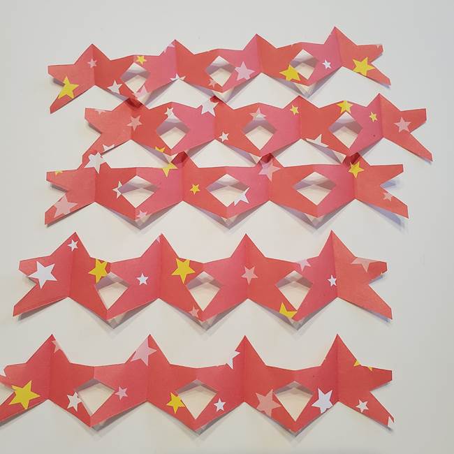 誕生日の飾り付け 折り紙の星を大量につなげて手作りガーランドの作り方③完成(1)