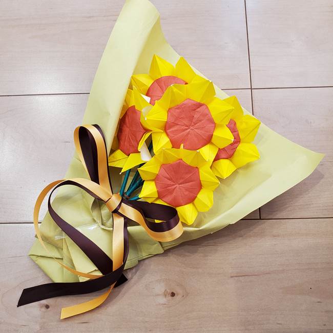 ひまわりの折り紙 立体的な花束とブーケの簡単な作り方 ラッピング方法も紹介 子供と楽しむ折り紙 工作