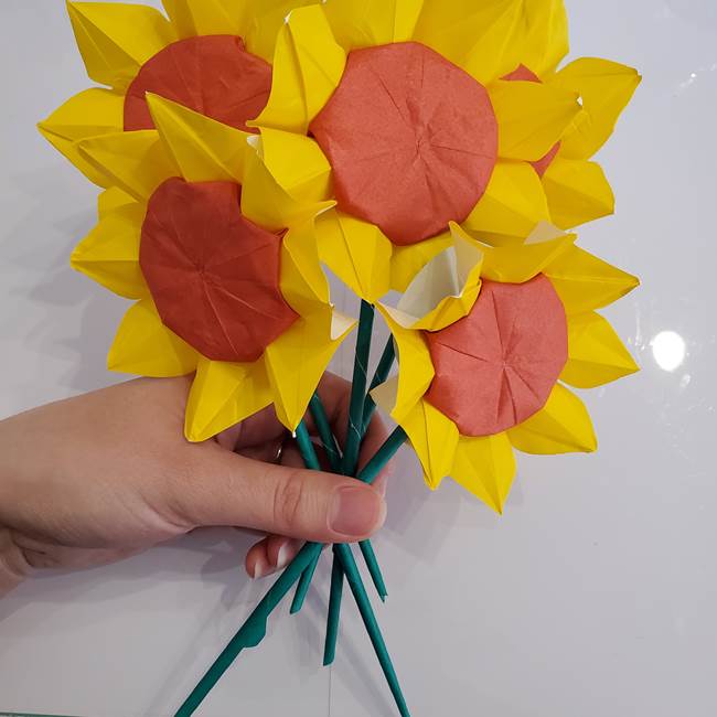 ひまわりの折り紙 立体的な花束とブーケの作り方①花束(9)