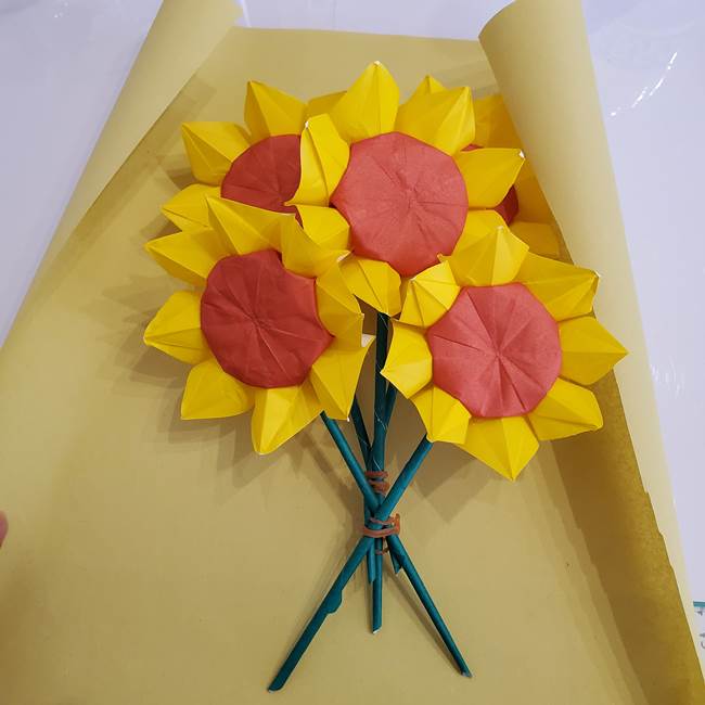 ひまわりの折り紙 立体的な花束とブーケの作り方②花束(1)