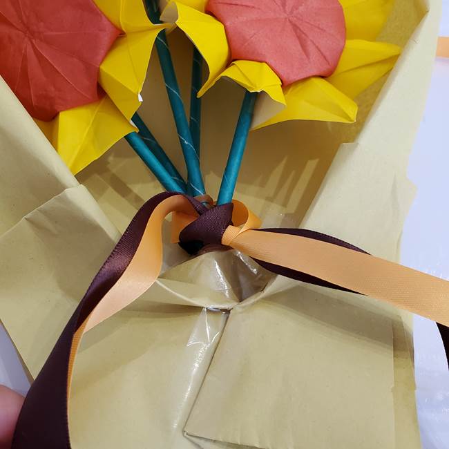 ひまわりの折り紙 立体的な花束とブーケの作り方②花束(9)