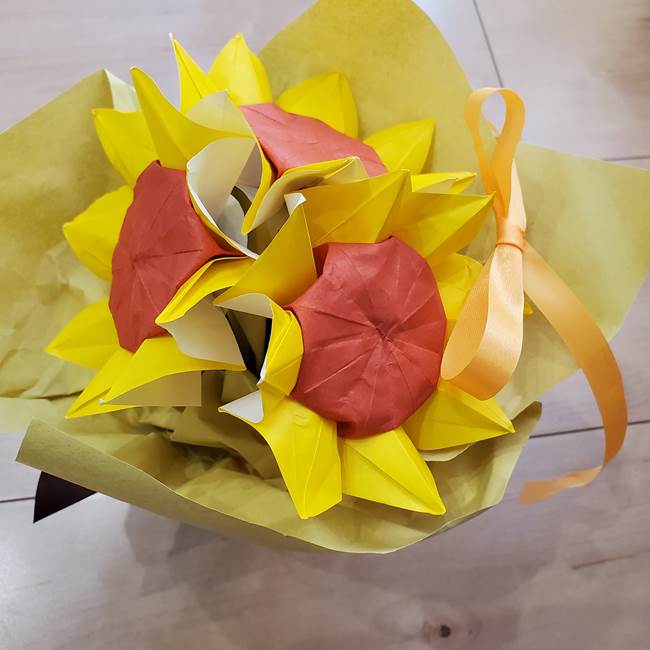 ひまわりの折り紙 立体的な花束とブーケの作り方④ブーケ(6)