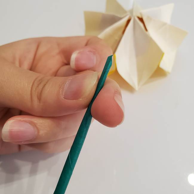 ひまわりの折り紙 立体的な葉っぱと茎の折り方作り方③横向き(3)