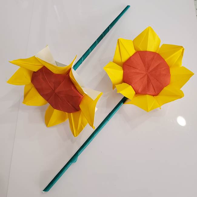 ひまわりの折り紙 立体的な葉っぱと茎の折り方作り方⑤葉のつけ方(1)