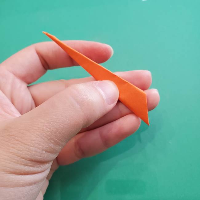 ヒトカゲの折り紙の簡単な折り方作り方③しっぽ(8)