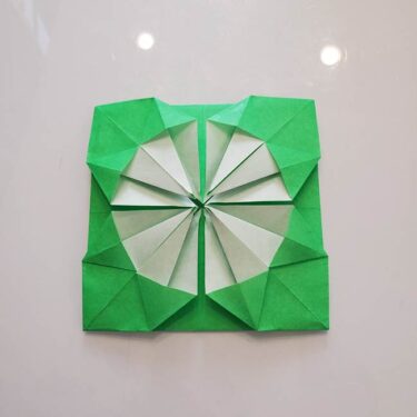菊の折り紙が1枚で簡単にできる作り方折り方☆平面の花なのでメダルにも！