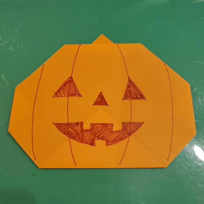 かぼちゃの折り紙 簡単に3歳児も折れる折り方作り方②顔の描き方(2)