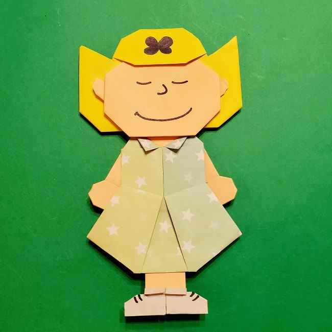 スヌーピーの女の子サリー(全身)の折り紙＊折り方作り方⑦完成 (5)