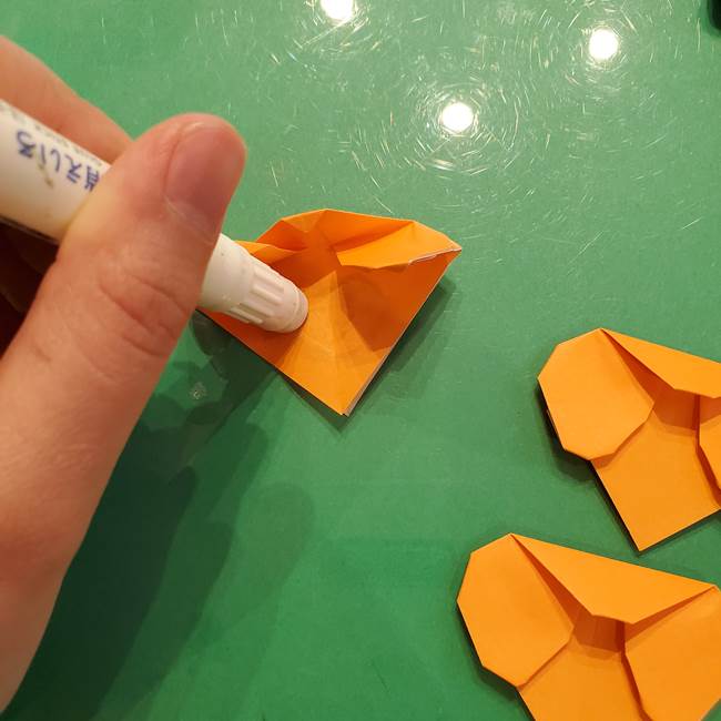 松ぼっくりの折り紙 平面で簡単な作り方折り方②-1