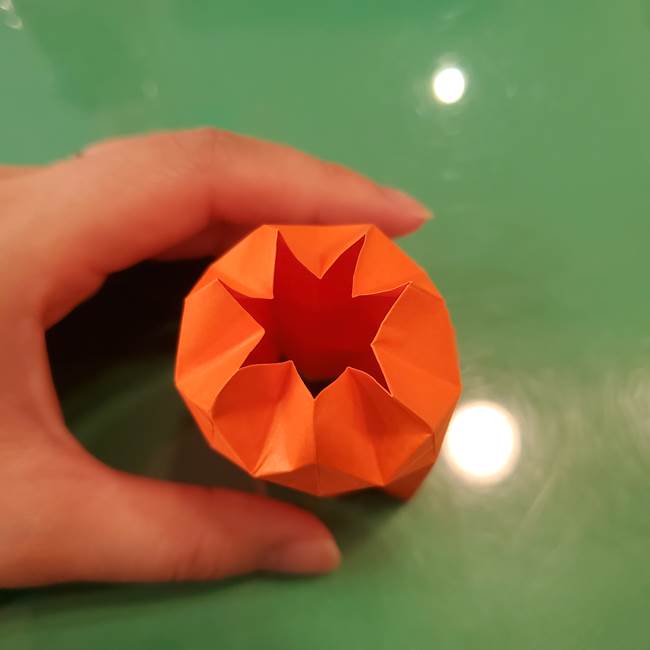 かぼちゃの折り紙 立体で難しいジャックオーランタンの折り方作り方②折る(15)