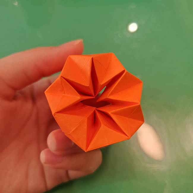 かぼちゃの折り紙 立体で難しいジャックオーランタンの折り方作り方②折る(16)