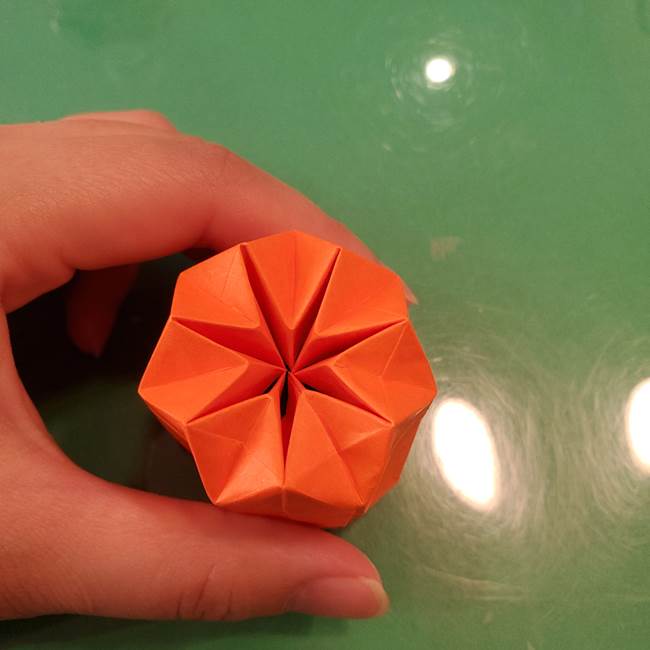 かぼちゃの折り紙 立体で難しいジャックオーランタンの折り方作り方②折る(17)