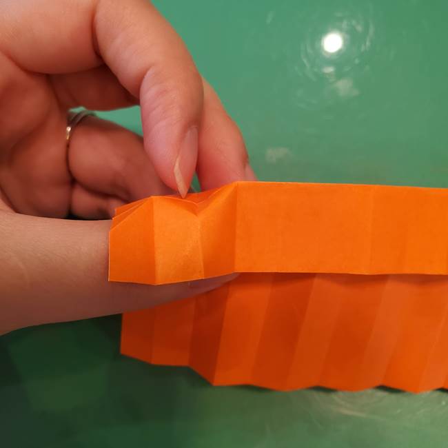 かぼちゃの折り紙 立体で難しいジャックオーランタンの折り方作り方②折る(5)