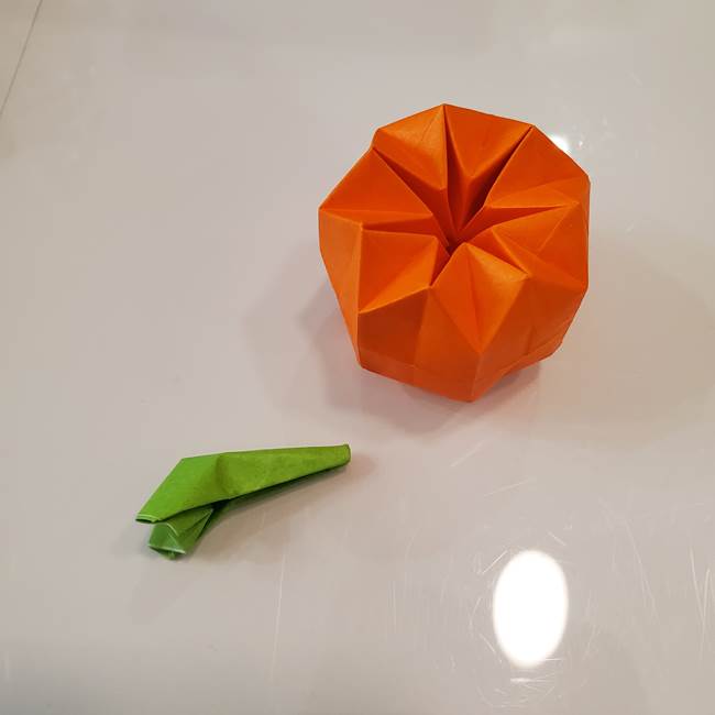 かぼちゃの折り紙 立体で難しいジャックオーランタンの折り方作り方③へた(19)