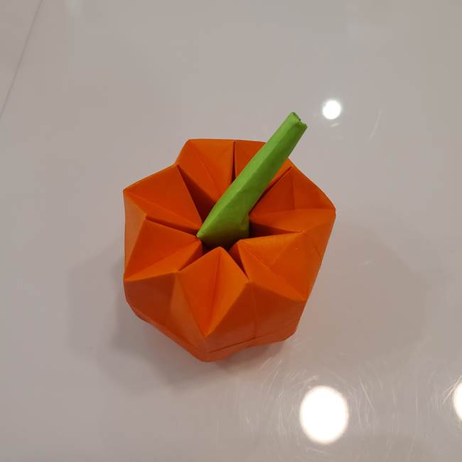 かぼちゃの折り紙 立体で難しいジャックオーランタンの折り方作り方③へた(20)