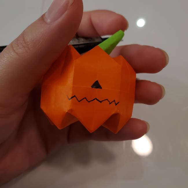 かぼちゃの折り紙 立体で難しいジャックオーランタンの折り方作り方④顔(3)