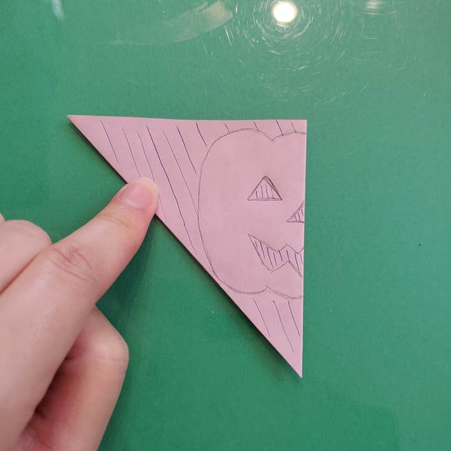 ハロウィンのかぼちゃ 折り紙の切り抜きでつくる折り方切り方②描き方(5)