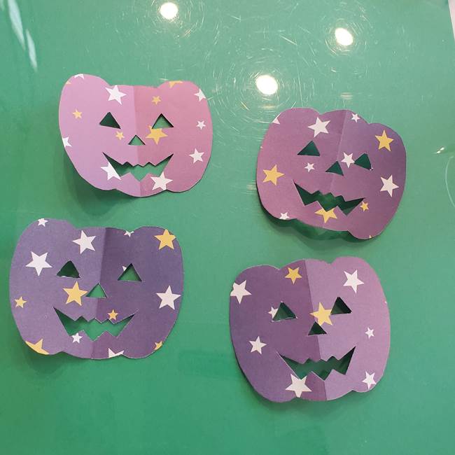 ハロウィンのかぼちゃ 折り紙の切り抜きでつくる折り方切り方③切り方(8)